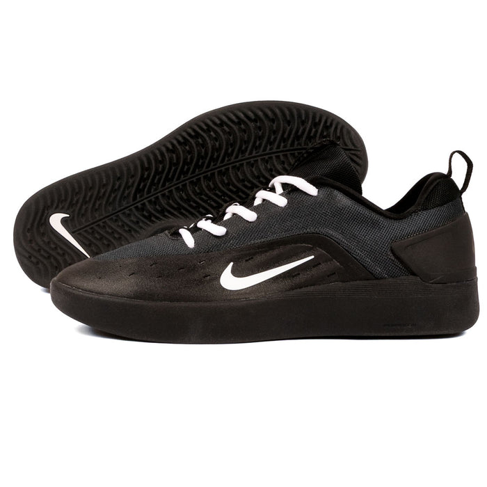 Nike SB - Zoom Nyjah 4 (Black/White) *SALE