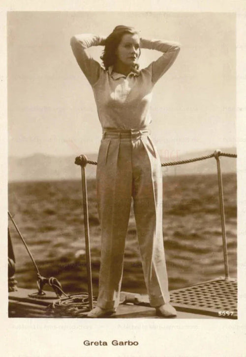 Greta Garbo posing - VINTAGEARTREPRINTS.COM