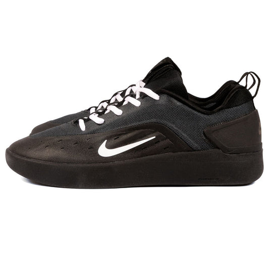 Nike SB - Zoom Nyjah 4 (Black/White) *SALE