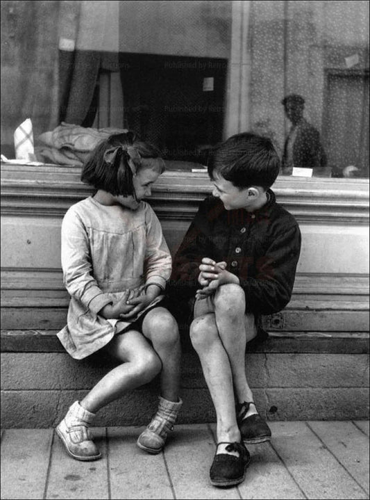 Two Children sitting on a Bench 1940s - VINTAGEARTREPRINTS.COM